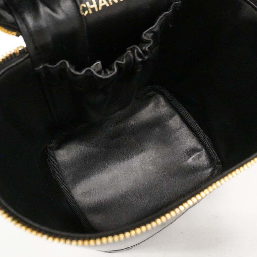 CHANEL Black Lambskin Leather Vanity Bag - Picture 4 of 11